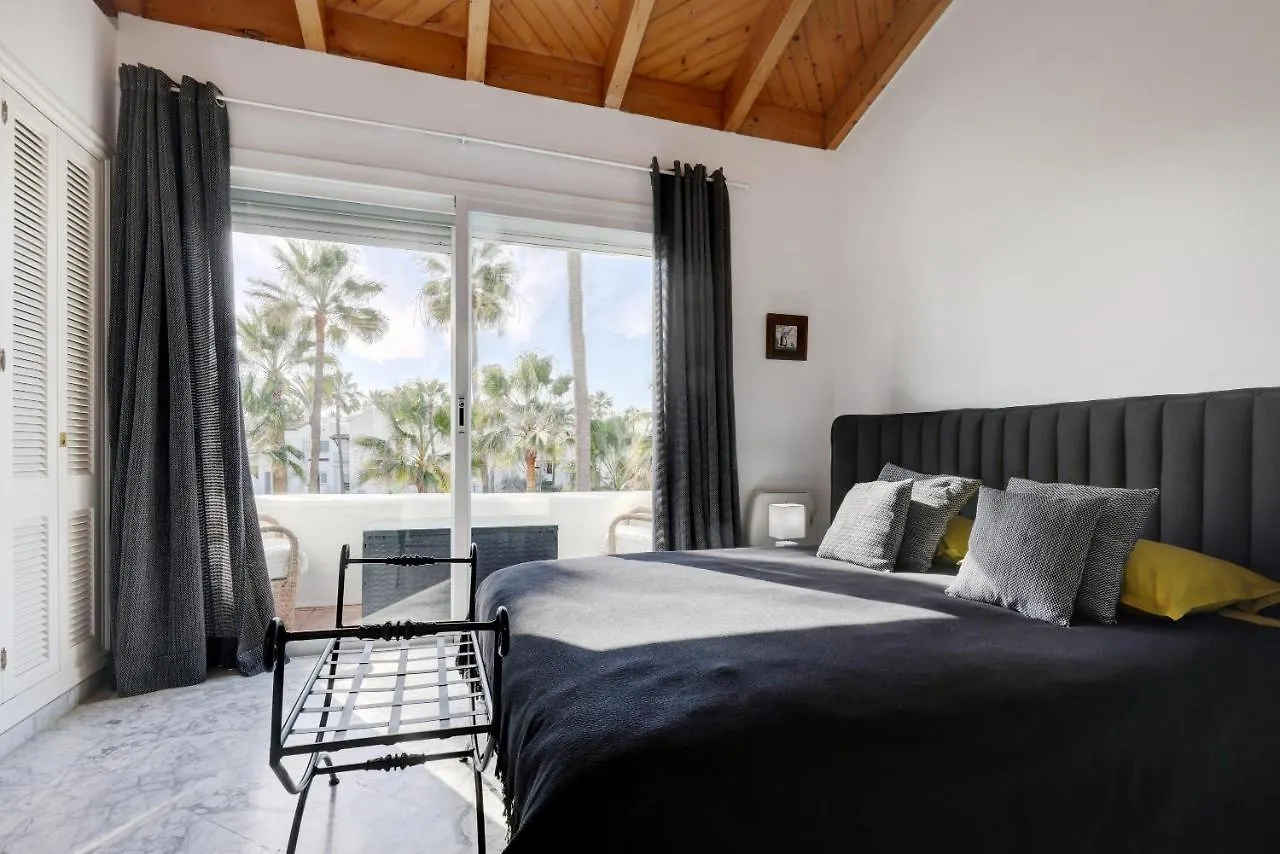 Frontline Paradise Townhouse 埃斯特波纳 西班牙